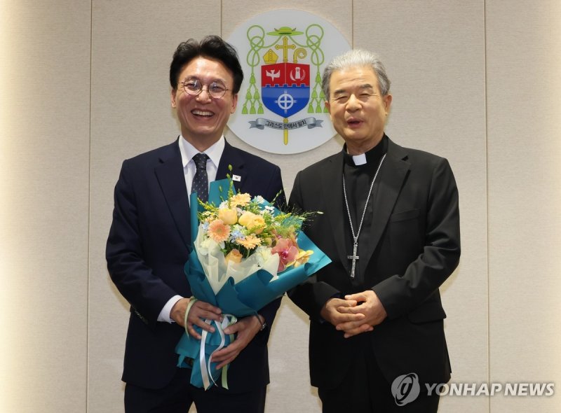 김민석 총리, 종교계 만나 “돌봄·지원 사각지대 함께 메우자”