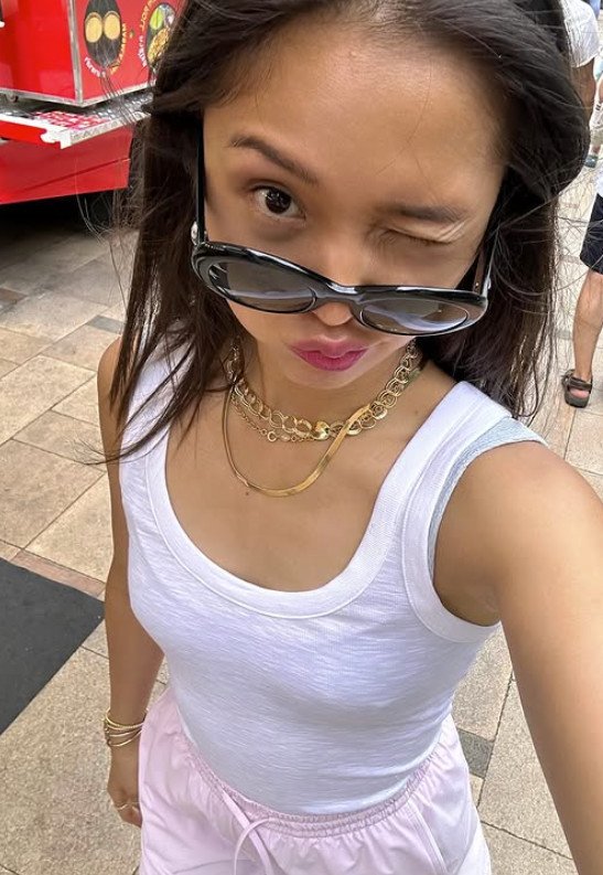 현역 걸그룹 멤버, 당당 노브라…오마이걸 미미, 상큼 표정 속 "행복이 별거냐"