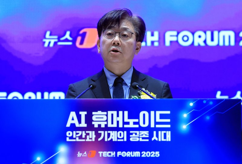 이영섭 뉴스1 대표이사가 10일 오전 서울 여의도 한국거래소 컨퍼런스홀에서 'AI 휴머노이드, 인간과 기계의 공존 시대'를 주제로 열린 2025 뉴스1 테크포럼(NTF)에서 개회사를 하고 있다. 2025.7.10/뉴스1 ⓒ News1 박정호 기자