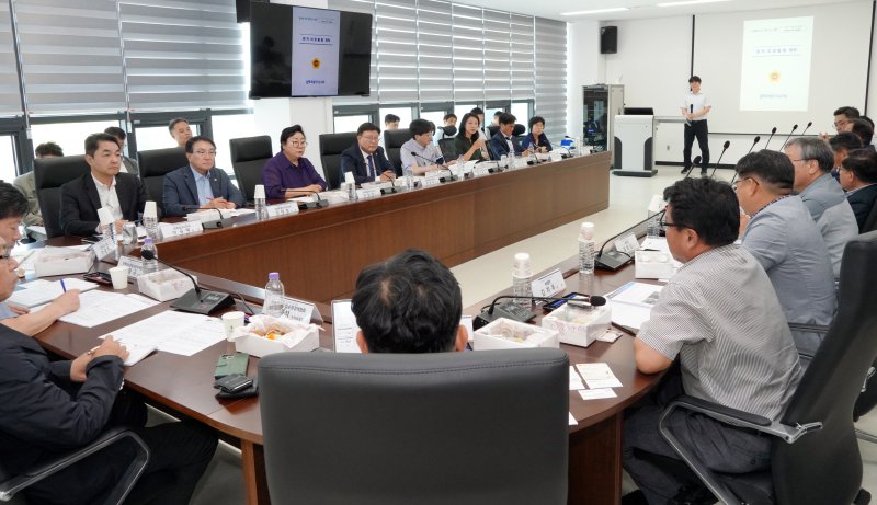 [군산=뉴시스] 전북특별자치도의회는 10일 군산 에너지산업융복합단지 종합지원센터에서 진행한 이차전지 산업 진흥을 위한 간담회 모습. 2025.07.10 (사진= 전북자치도의회 제공) *재판매 및 DB 금지