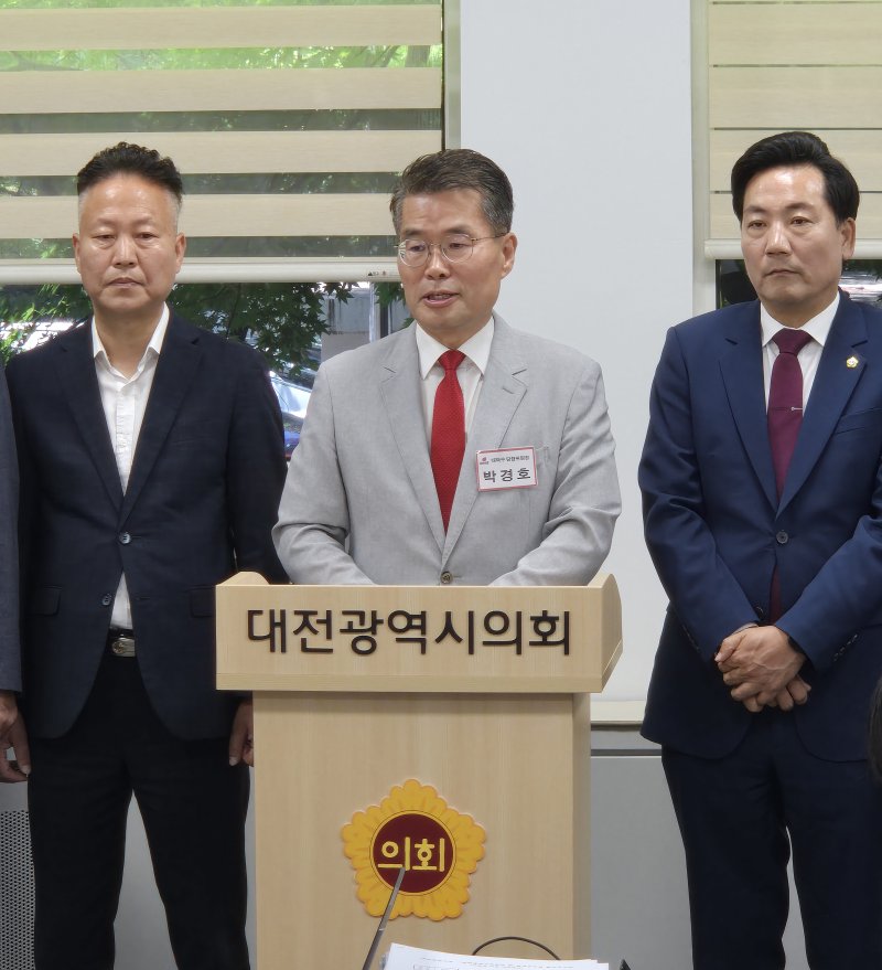 [대전=뉴시스] 조명휘 기자 = 박경호 국민의힘 대덕구 당협위원장이 10일 대전시의회 기자실에서 회견을 열고 토토 바카라 출마를 선언하고 있다. (사진= 국힘 제공) 2025.07.10. *재판매 및 DB 금지