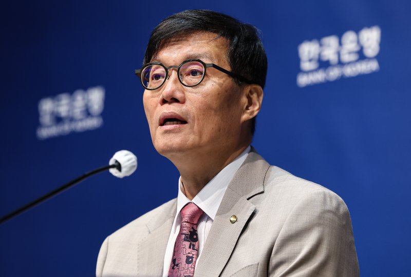 이창용 한국은행 총재가 10일 서울 중구 한국은행에서 열린 금융통화위원회 금리 결정에 대한 기자간담회에서 발언하고 있다. ⓒ News1 김도우 기자