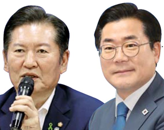 10일 오전 더불어민주당 대표 후보자 등록을 마친 카지노사이트 바카라사이트 의원(왼쪽)과 카지노사이트 바카라사이트 의원. 연합뉴스