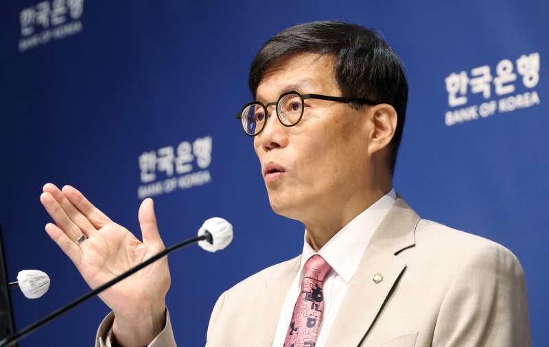 기준금리 2.5% 동결…"집값 오르는 속도 작년보다 빨라" [금리인하 속도조절]