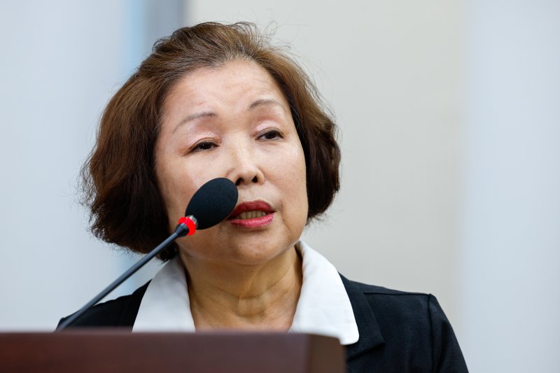 손효숙 리박스쿨 대표가 10일 서울 여의도 국회 교육위원회에서 열린 리박스쿨 청문회에 출석해 의원 질의에 답하고 있다. 2025.7.10/뉴스1 ⓒ News1 안은나 기자