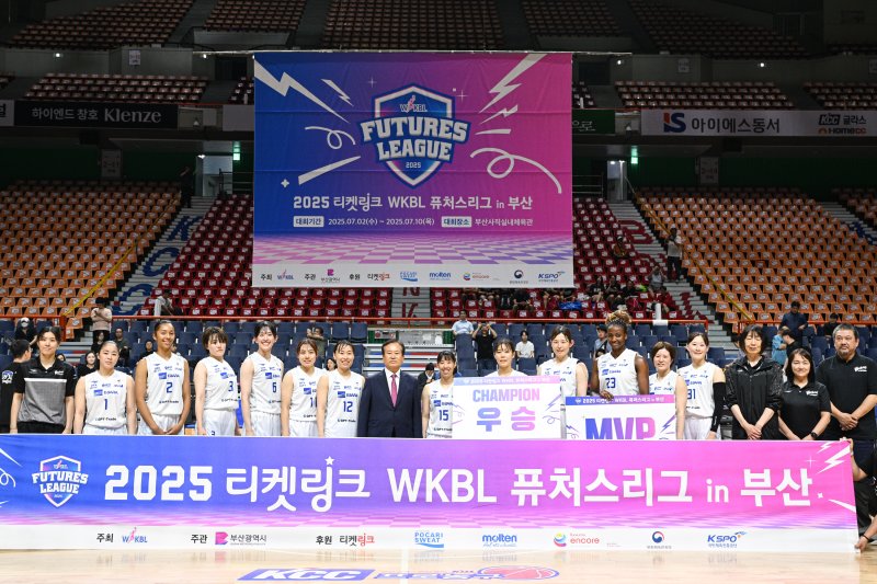 [서울=뉴시스] WKBL 퓨처스리그서 우승한 일본 도쿄 하네다. (사진 = WKBL 제공) *재판매 및 DB 금지