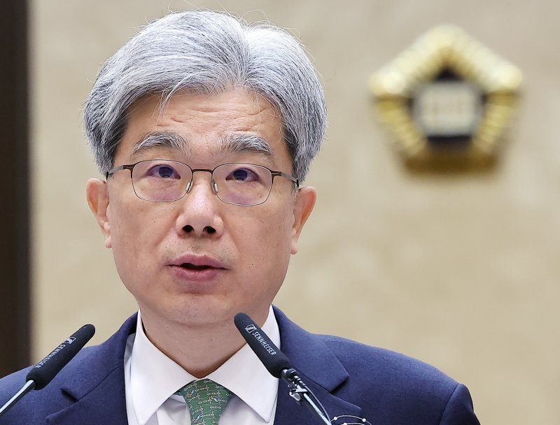 인터넷 바카라 대법관이 27일 오전 서울 서초구 대법원에서 열린 퇴임식에서 퇴임사를 하고 있다. 인터넷 바카라 대법관은 대전 출신으로 서울중앙지법 영장전담 부장판사, 민사수석부장판사 등을 거쳐 지난 2018년 12월 대법관으로 임명됐다. 2021년 5월부터 지난 1월까지 3년 가까이 법원행정처장을 겸임했다. 2024.12.27/인터넷 바카라1 ⓒ News1 김진환 기자