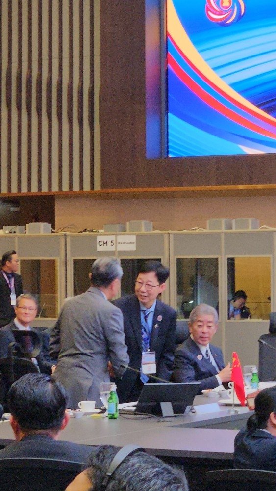 박윤주 바카라사이트 검증 1차관(가운데). 연합뉴스
