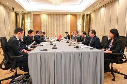 말레이시아 쿠알라룸푸르에서 열린 중일 외교장관 회담 (출처=연합뉴스)