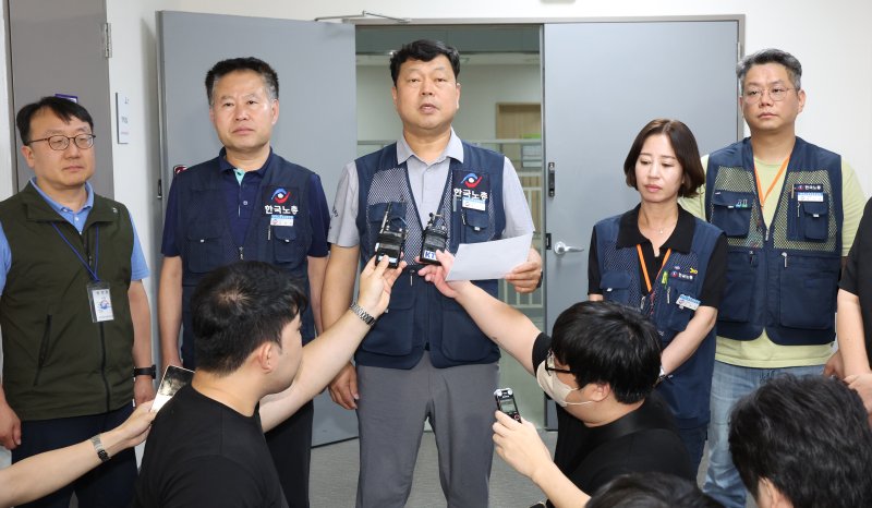 내년 최저임금 1만320원…노 "턱없이 부족" vs 사 "경제 현실 고려"