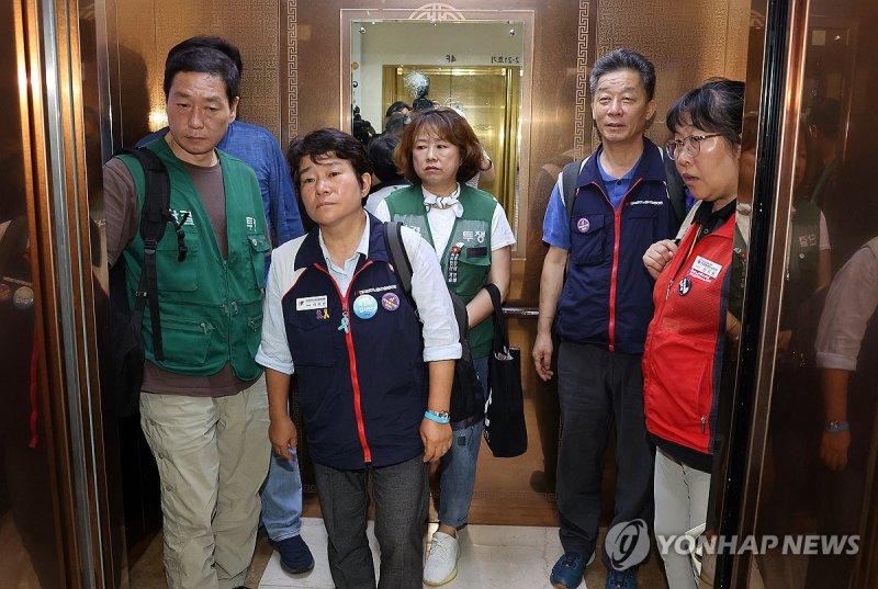 내년 최저임금 2.9% 오른 시간당 1만320원…17년만 합의로 결정(종합2보)