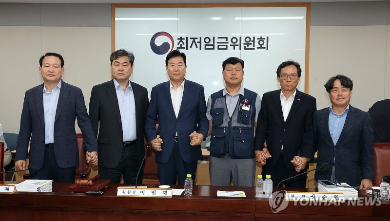 내년 최저임금 2.9% 오른 시간당 1만320원…17년만 합의로 결정(종합2보)