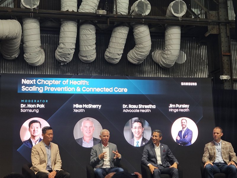 [뉴욕=뉴시스] 박은비 기자 = 삼성전자는 10일(현지 시간) 미국 뉴욕 브루클린에서 '갤럭시 테크 포럼'을 진행했다. 사진 왼쪽부터 박헌수 삼성전자 MX사업부 디지털헬스팀장, 마이클 맥셰리 젤스(Xealth) 최고경영자(CEO), 라수 스레스타 미 대형 병원 그룹 어드보케이트 헬스 부사장, 짐 퍼슬리 美 근골격계 홈케어 솔루션 회사 힌지 헬스 대표. 2025.07.10. silverline@newsis.com *재판매 및 DB 금지