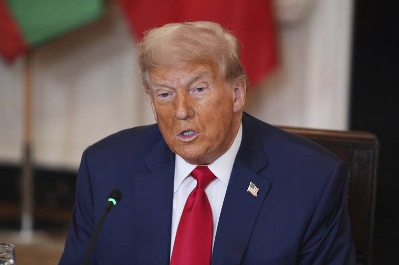 [워싱턴=AP/뉴시스] 도널드 트럼프 미국 대통령이 9일(현지 시간) 워싱턴DC 백악관에서 아프리카 정상들과 오찬 회동하고 있다. 2025.07.10.