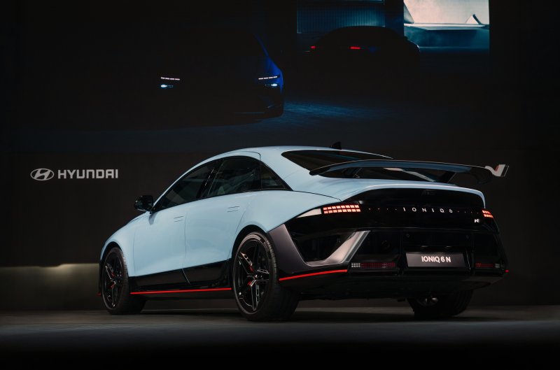 현대차의 고성능 전기 세단 '아이오닉 6 N' 후측면.(현대차 제공)