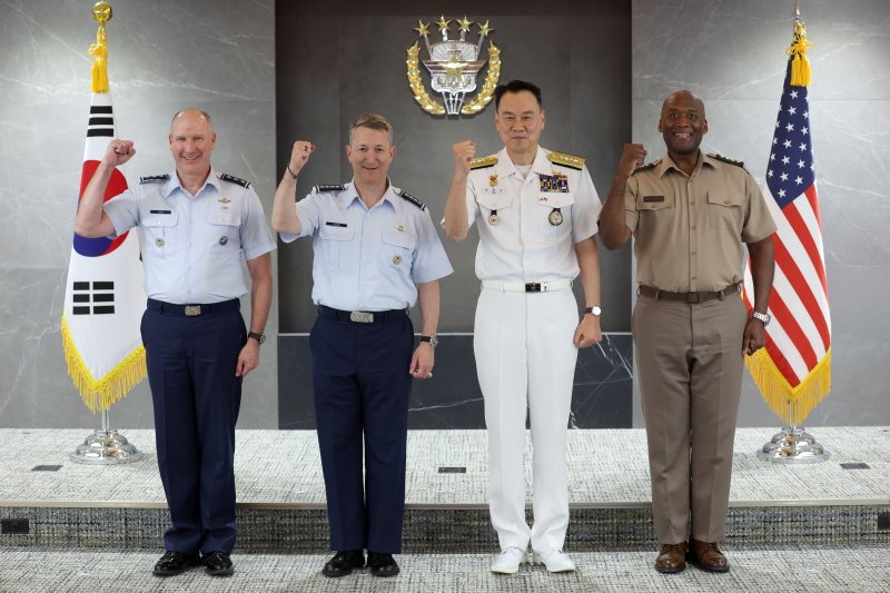 합참의장 "북핵 위협, 안보 도전…한미일 안보협력 매우 중요"