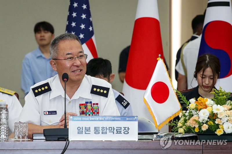 발언하는 일본 통합막료장 (출처=연합뉴스)