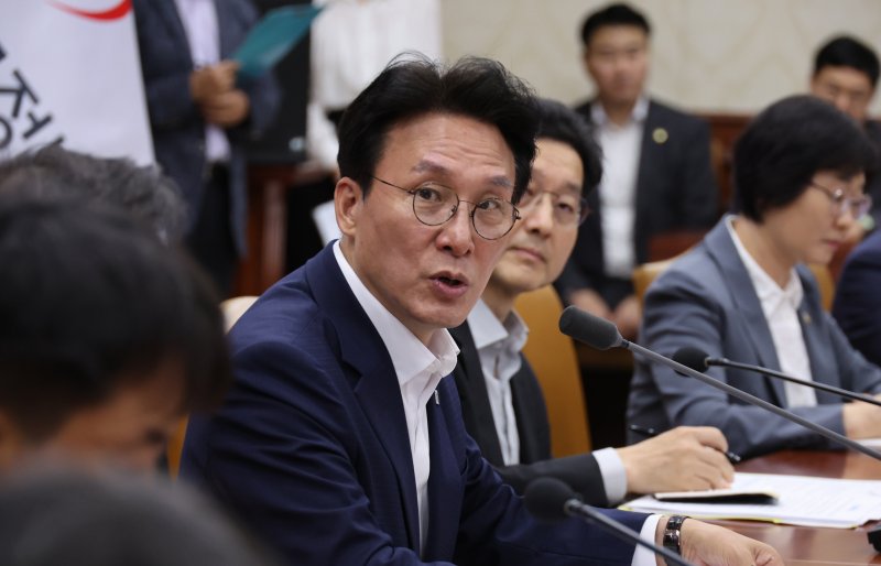 [서울=뉴시스] 김명원 기자 = 김민석 국무총리가 지난 10일 오전 서울 종로구 바카라 게임서울청사에서 열린 국정현안관계장관회의에 참석해 발언하는 모습. 2025.07.11. kmx1105@newsis.com