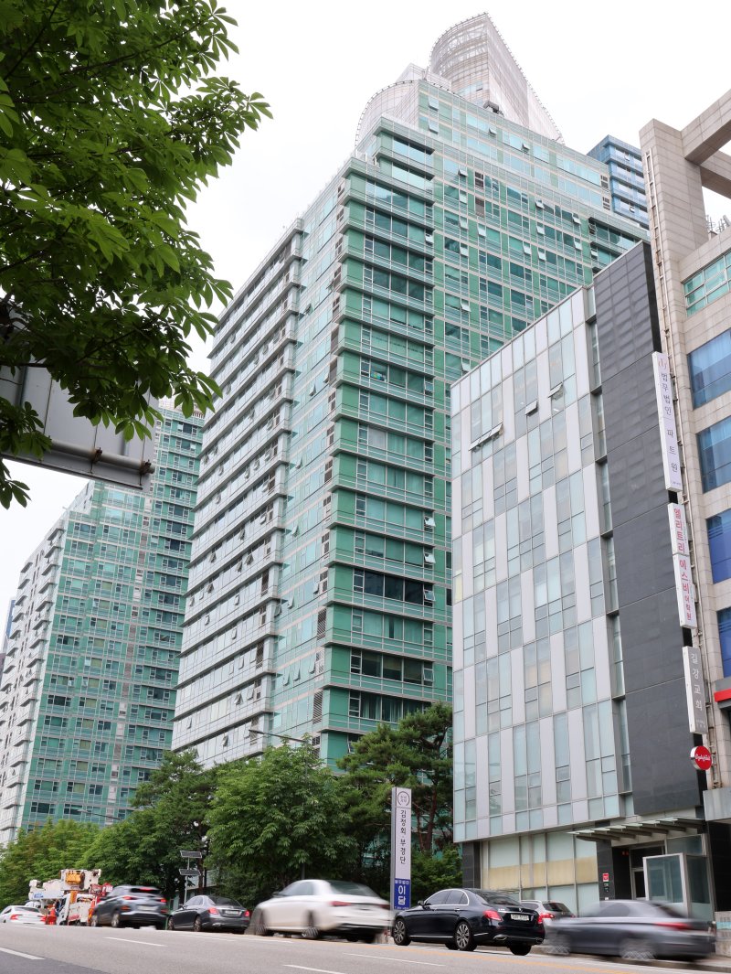 특검, 'VIP 격노설' 尹 주거지 압수수색 …개인 휴대전화 확보(종합2보)