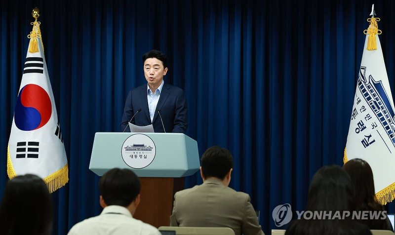 문체부-국토부 장관 인선 발표하는 강훈식 비서실장 (출처=연합뉴스)