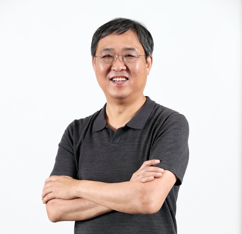 최휘영 문화체육관광부 장관 라이프벳. 인터파크 제공