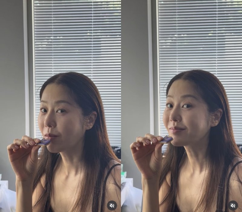 고현정, 깊게 파인 가슴 라인…과감 노출 패션 [N샷]