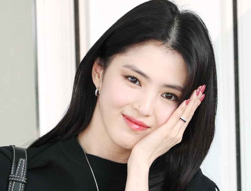 [뉴스1 ★]'타투+밴드' 한소희, 방콕 향한 ‘힙스터 여신’