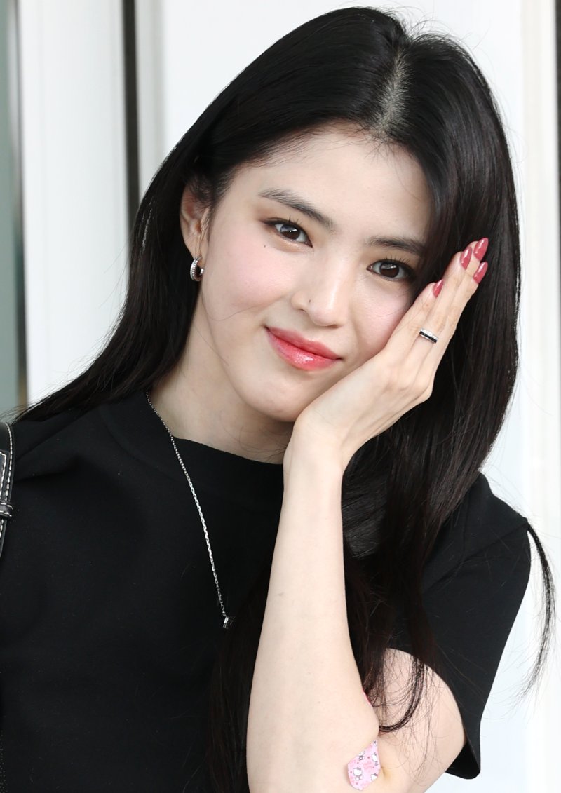 [뉴스1 ★]'타투+밴드' 한소희, 방콕 향한 ‘힙스터 여신’