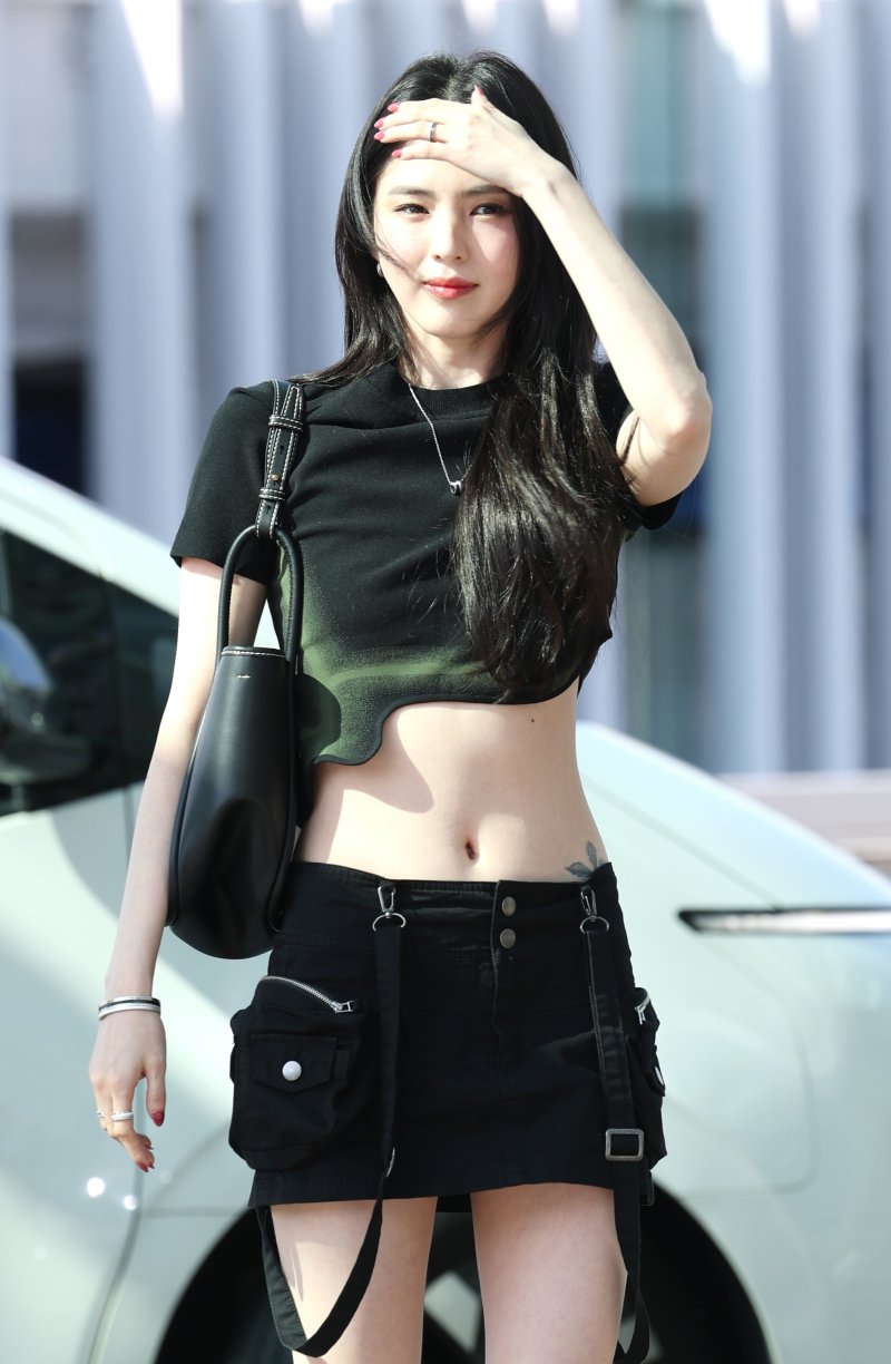 [뉴스1 ★]'타투+밴드' 한소희, 방콕 향한 ‘힙스터 여신’