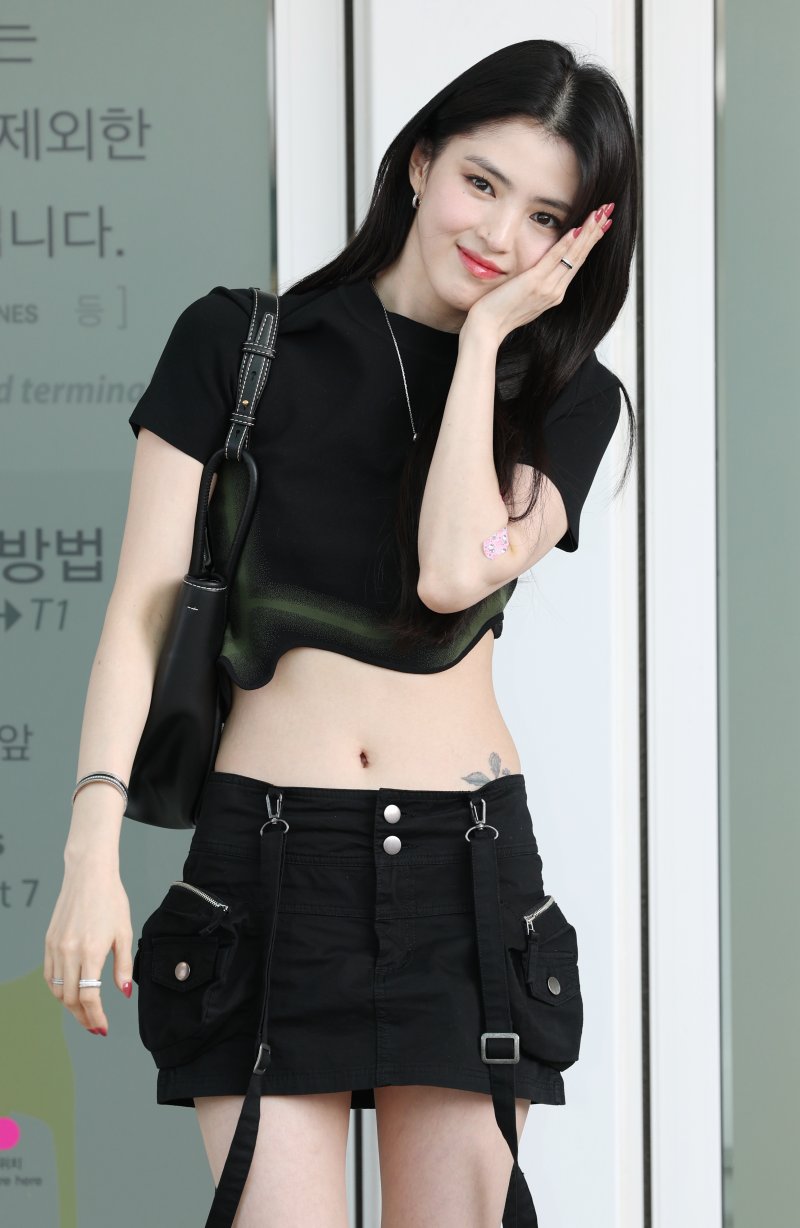 [뉴스1 ★]'타투+밴드' 한소희, 방콕 향한 ‘힙스터 여신’