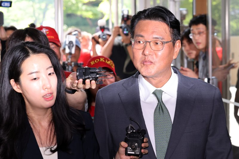 [서울=뉴시스] 조성우 기자 = 김태효 전 국가안보실 1차장이 11일 오후 서울 서초구 순직 온라인카지노 특별검사팀 사무실로 출석하고 있다. 2025.07.11. xconfind@newsis.com