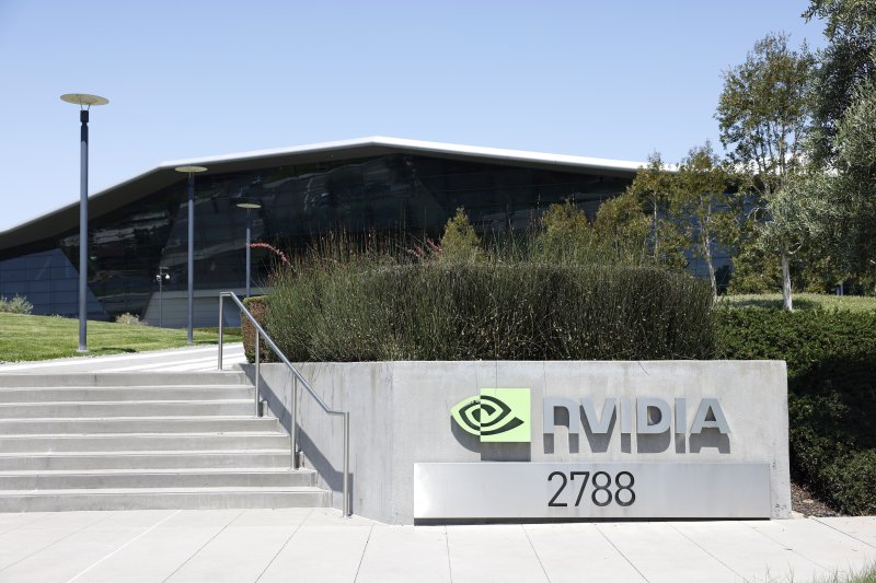 엔비디아가 25일(현지시간) '로봇 두뇌'라며 새 로봇 반도체 젯슨AGX토르를 발표했다. 사진은 지난달 11일 미국 캘리포니아주 샌타 클라라의 엔비디아 본사. EPA 연합