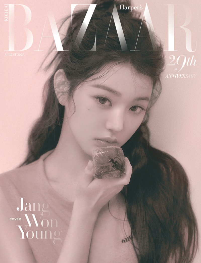 [서울=뉴시스] 패션 부자벳 '하퍼스 바자'는 장원영과 함께한 8월호 커버를 공개했다. (사진=패션 매거진 '하퍼스 바자' 제공) 2025.07.12. photo@newsis.com *재판매 및 DB 금지