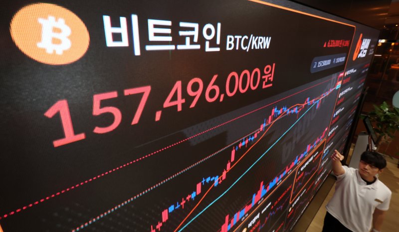[서울=멤버십카지노] 조성우 기자 = 비트코인의 가격이 11만 6000달러선을 돌파한 11일 서울 강남구 빗썸라운지에 전광판에 비트코인 등 가상화폐 시세가 나오고 있다. 2025.07.11. xconfind@newsis.com
