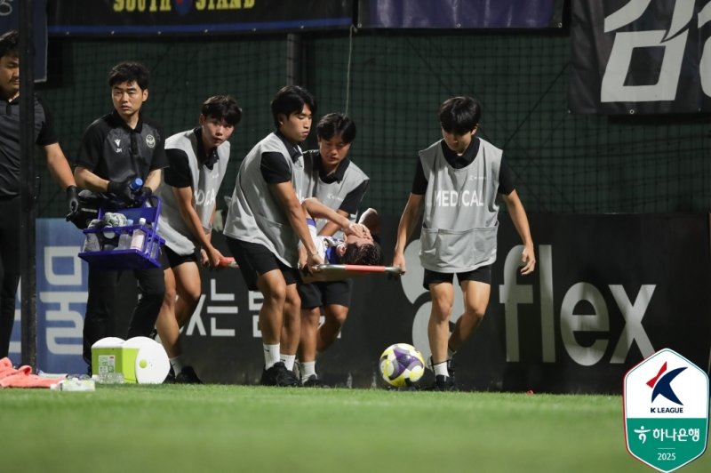 더킹+카지노은 최근 허리에서 중요한 역할을 하던 미드필더 문지환이 부상으로 시즌 아웃 판정을 받았다. (한국프로축구연맹 제공)