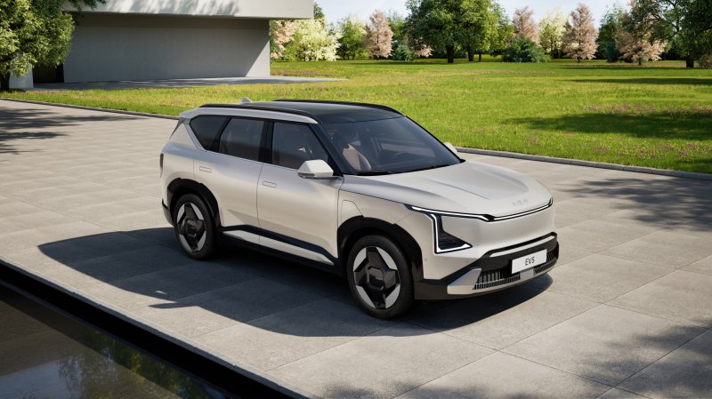 [서울=뉴시스] 기아는 8일 전동화 패밀리 SUV '더 기아 EV5'의 내외장 디자인을 공개했다. EV5는 EV6, EV9, EV3, EV4에 이어 기아가 선보이는 다섯 번째 전용 전기차로, 고객 수요가 많은 준중형급에 정통 SUV 바디타입을 적용한 모델이다. (사진=기아 제공) 2025.07.08. photo@newsis.com *재판매 및 DB 금지