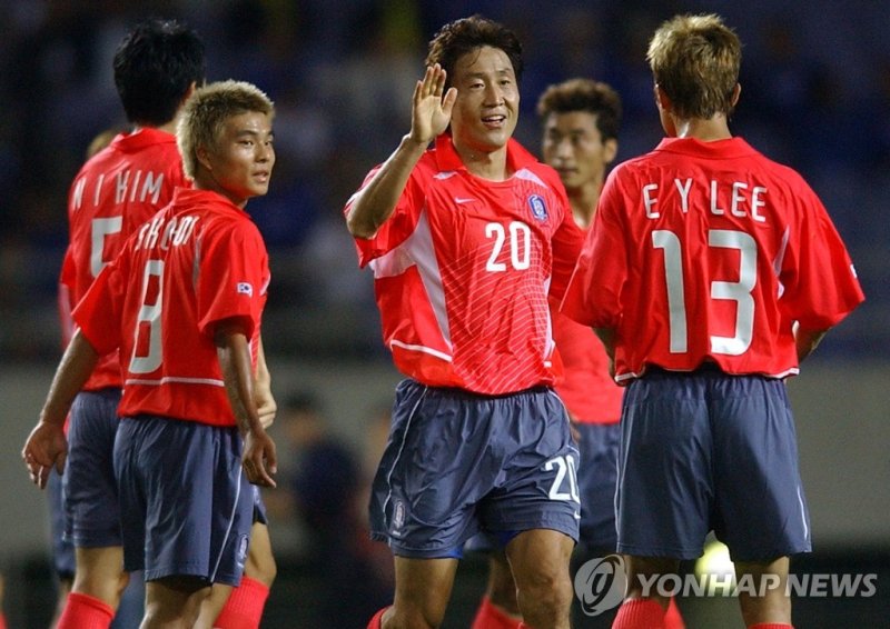 국가대표 선수 시절인 2003년 이기형의 모습(20번) (출처=연합뉴스)