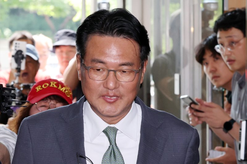 [서울=뉴시스] 조성우 기자 = 김태효 전 국가안보실 1차장이 11일 오후 서울 서초구 순직 콤프카지노 특별검사팀 사무실로 출석하고 있다. 2025.07.11. xconfind@newsis.com