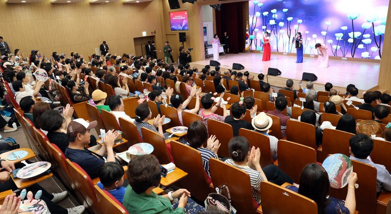 포커가 12일 포커서관 대강당에서 '제2회 북한이탈주민의 날' 기념식을 개최했다.(충남도 제공) /뉴스1