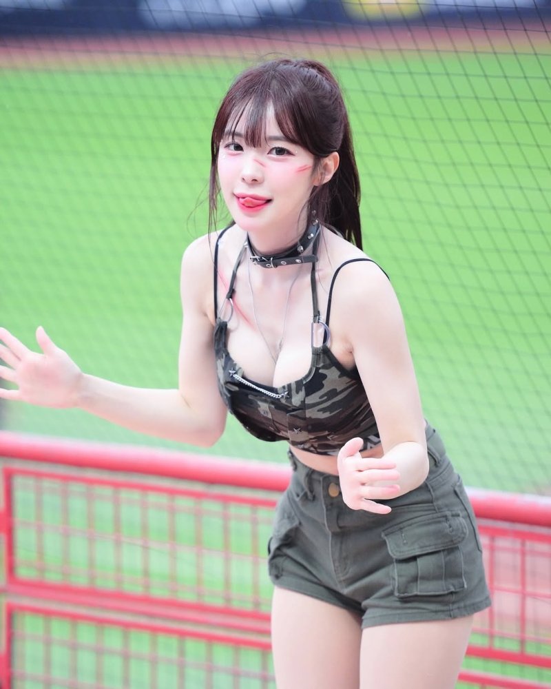 [뉴시스] 치어리더 퍼스트카지노. (사진=인스타그램)