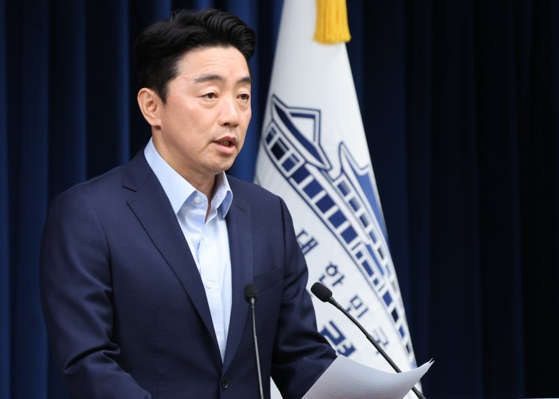강훈식 도브카지노 비서실장이 11일 서울 용산구 도브카지노실 청사에서 문화체육관광부·국토교통부 장관 후보자 인선 발표을 하고 있다. 2025.7.11/뉴스1 ⓒ News1 허경 기자