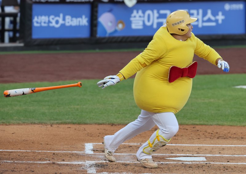 12일 오후 대전 한화생명볼파크볼트카지노 열린 '2025 신한 SOL Bank KBO 올스타전'에서 문현빈이 타격을 하고 있다. 2025.7.12/뉴스1 ⓒ News1 김기태 기자