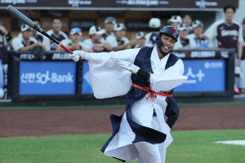 12일 오후 대전 한화생명볼파크볼트카지노 열린 '2025 신한 SOL Bank KBO 올스타전'에서 레이예스가 퍼포먼스를 선보이고 있다. 2025.7.12/뉴스1 ⓒ News1 김기태 기자