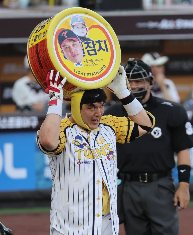 12일 오후 대전 한화생명볼파크바카라 전략 열린 '2025 신한 SOL Bank KBO 올스타전'에서 박동원이 퍼포먼스를 선보이고 있다. 2025.7.12/뉴스1 ⓒ News1 김기태 기자