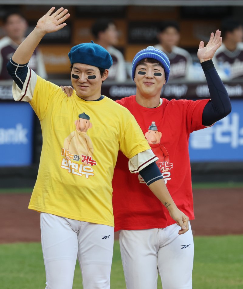 12일 오후 대전 한화생명볼파크바카라 전략 열린 '2025 신한 SOL Bank KBO 올스타전'에서 박건우와 박민우가 퍼포먼스를 선보이고 있다. 2025.7.12/뉴스1 ⓒ News1 김기태 기자