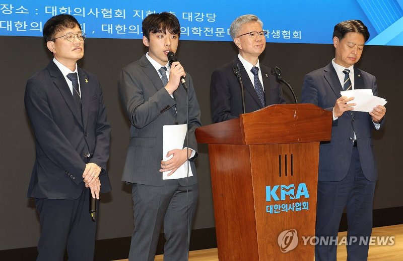 답변하는 이선우 비대위원장 (출처=연합뉴스)