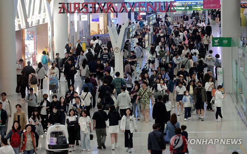 5월 황금연휴 공항 인파 (출처=연합뉴스)