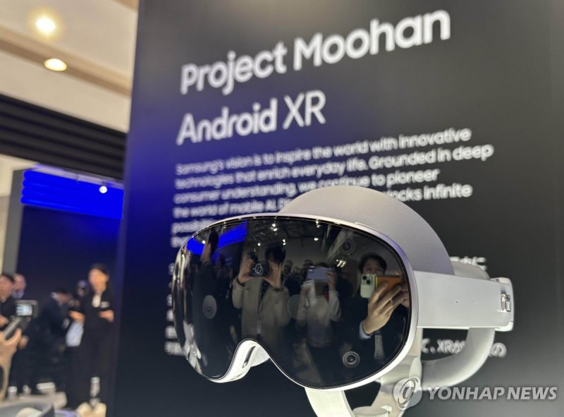 오사카 엑스포서 공개된 삼성전자 프로젝트 무한 헤드셋 (출처=연합뉴스)