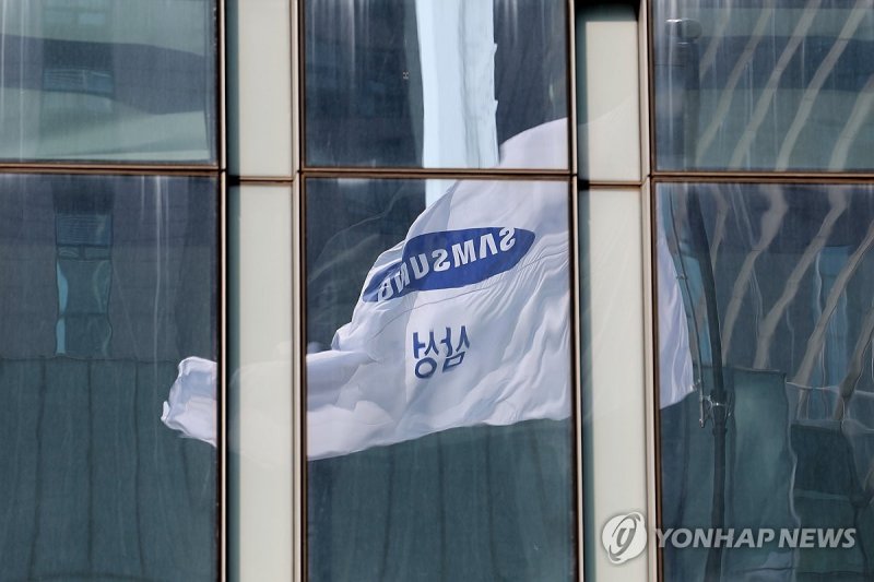 흔들리는 삼성전자 깃발 (출처=연합뉴스)