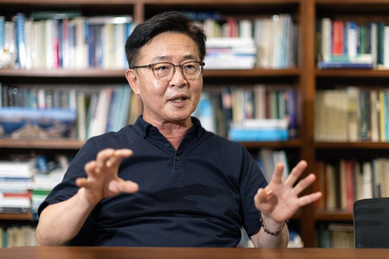 홍용표 전 통일부 장관이 서울 성동구 한양대학교에서 뉴스1과 인터뷰하고 있다. 2025.7.8/뉴스1 ⓒ News1 이승배 기자
